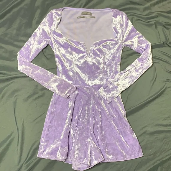Urban Outfitters Velvet Romper lilac purple size XS - Picture 1 of 6